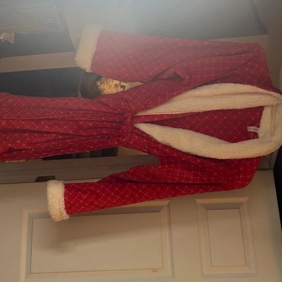 Christmas Robe - Picture 1 of 6
